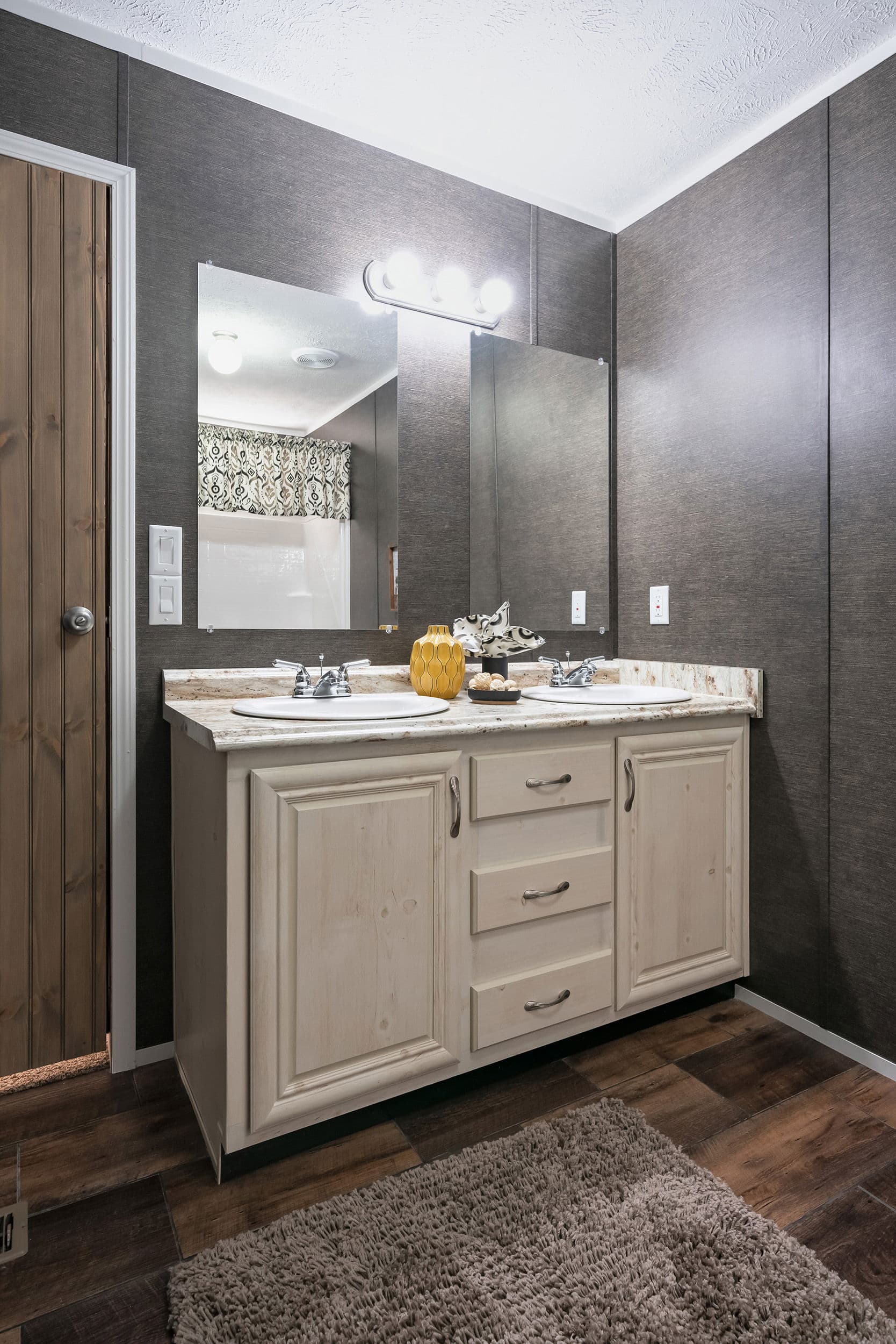 Md-39-32 bathroom home features