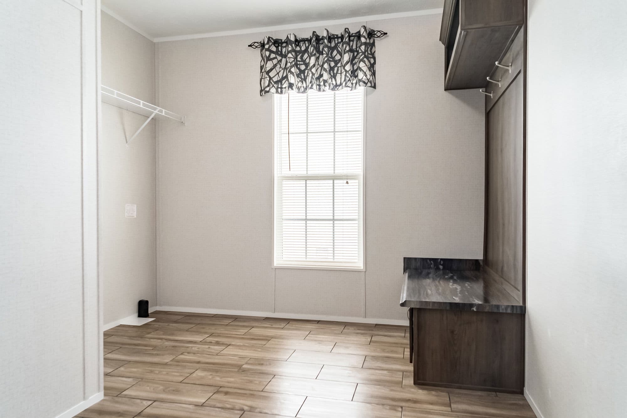 Md-41-32 interior home features