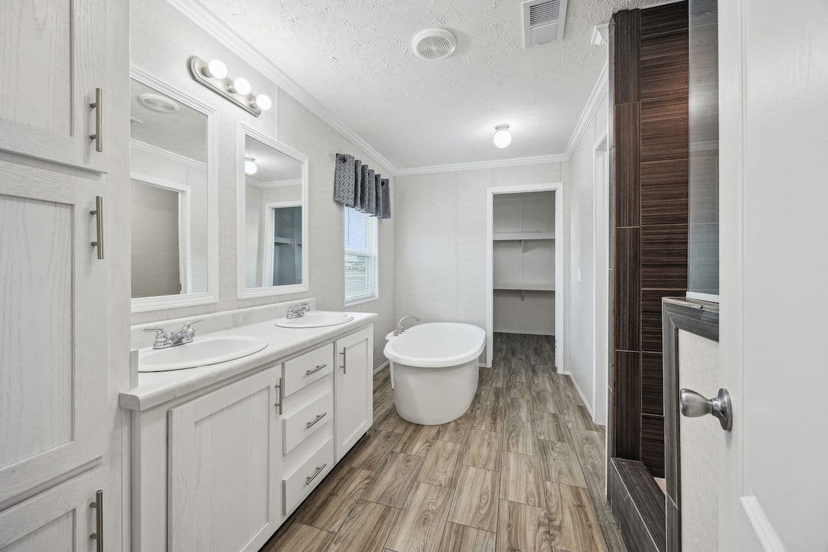 Md-10-32 lynnox bathroom home features