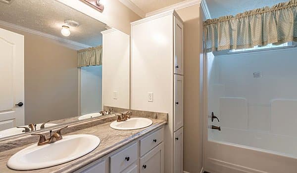 Kb-3220 bathroom home features