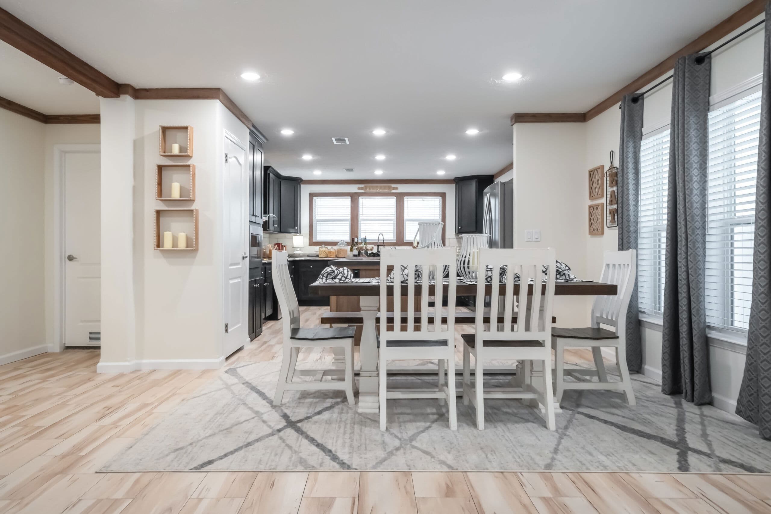 Kb-3249 gemstone interior home features