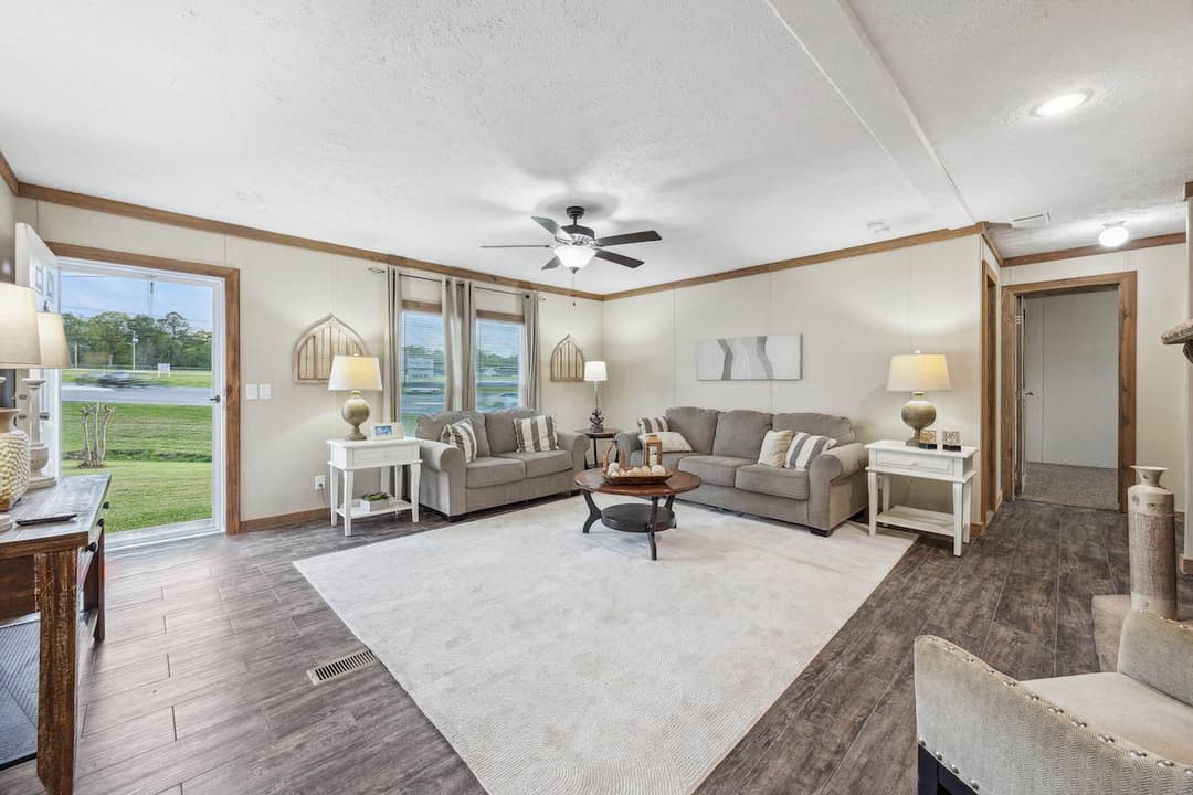 Md-26 rawhide interior home features