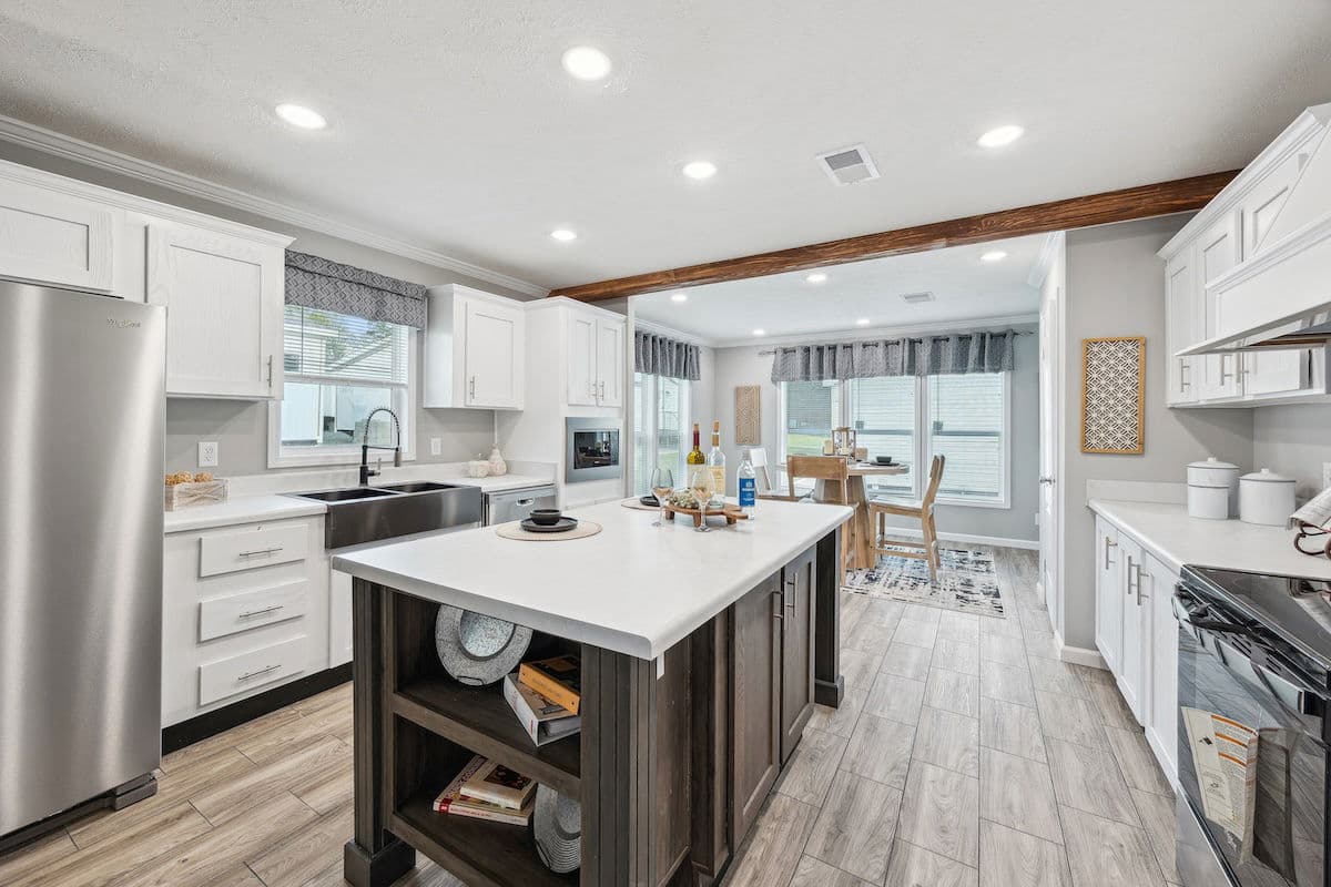 Md-10-32 lynnox hero and kitchen home features