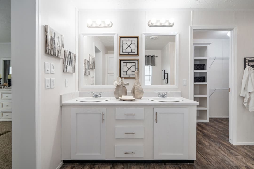 Md-53-32 bathroom home features