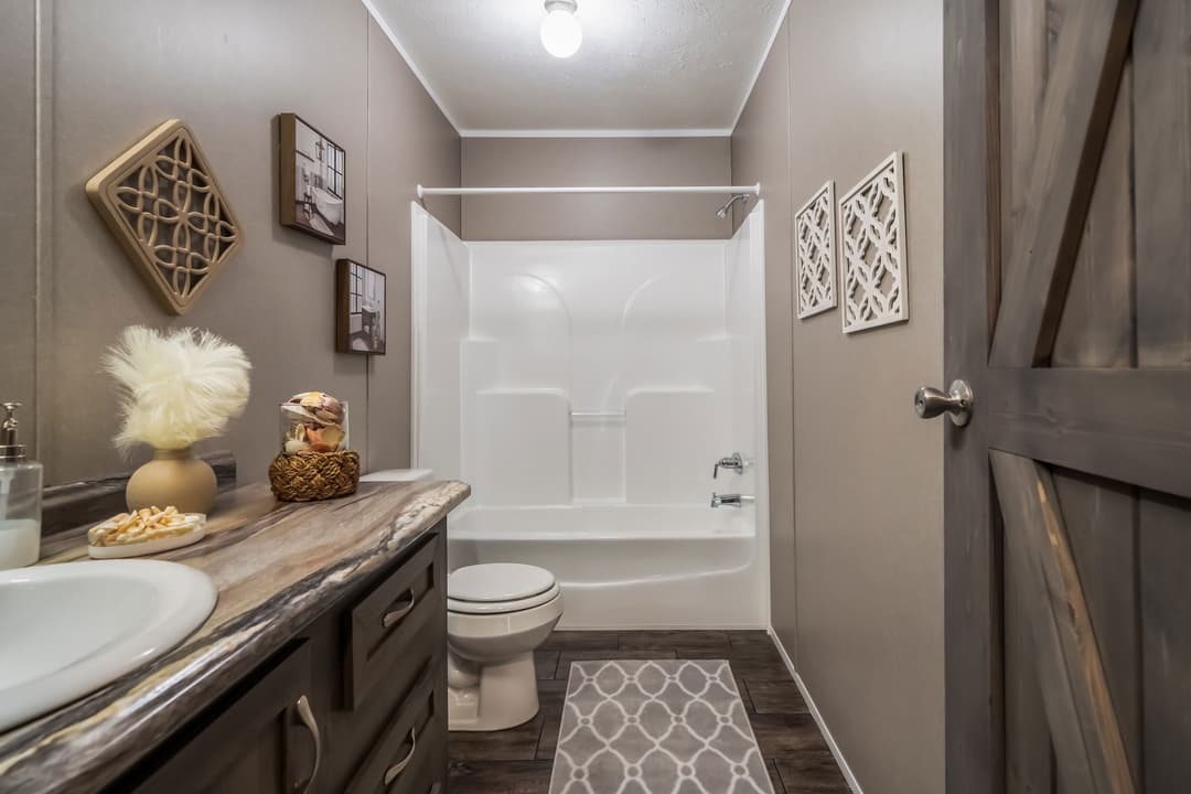 Md-44-32 housecat bathroom home features