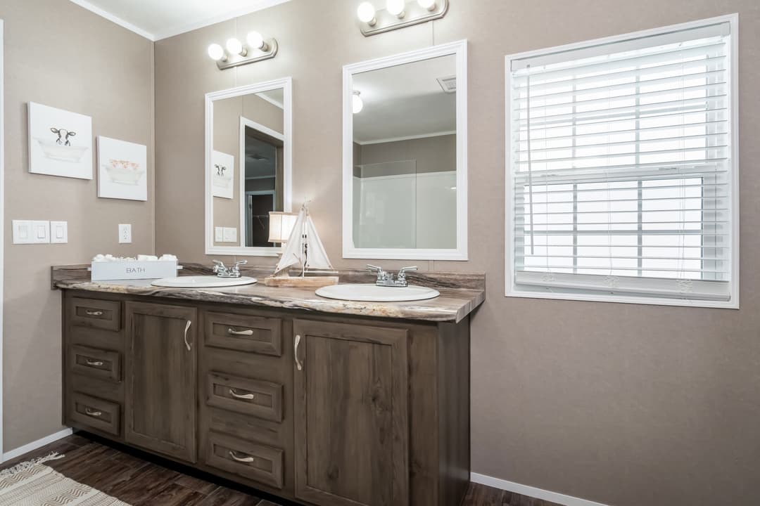 Md-44-32 housecat bathroom home features