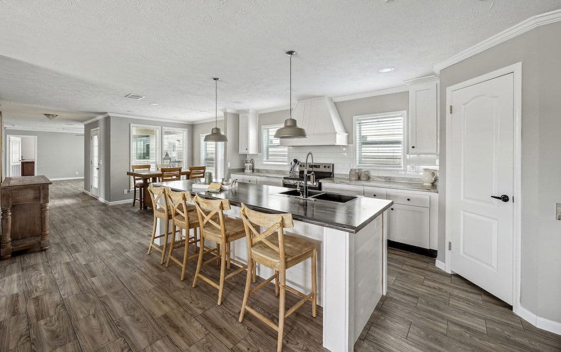 Kb-3246 presley kitchen and hero home features