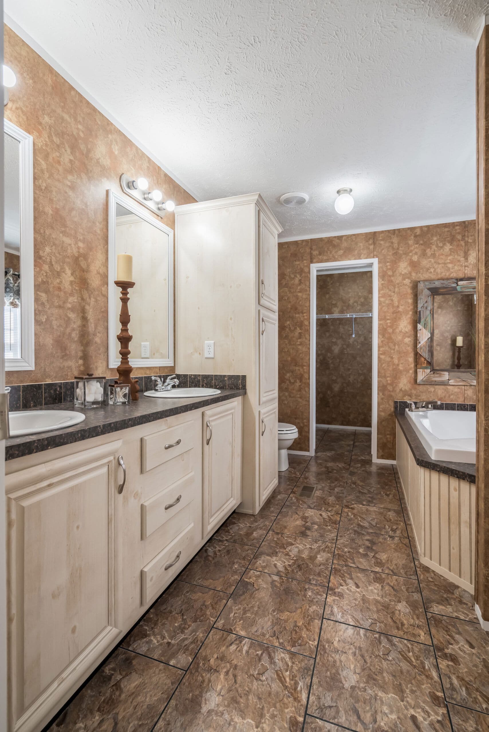 Md-28 bathroom home features