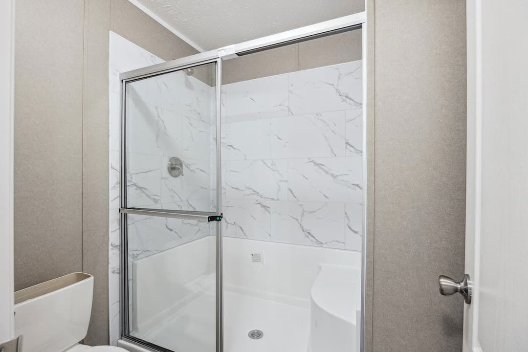 Md-102 bathroom home features