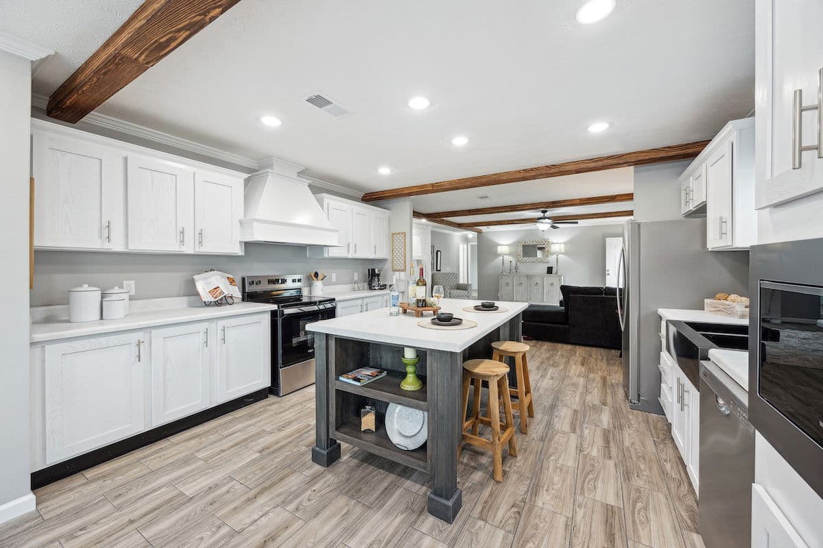 Md-10-32 lynnox kitchen home features