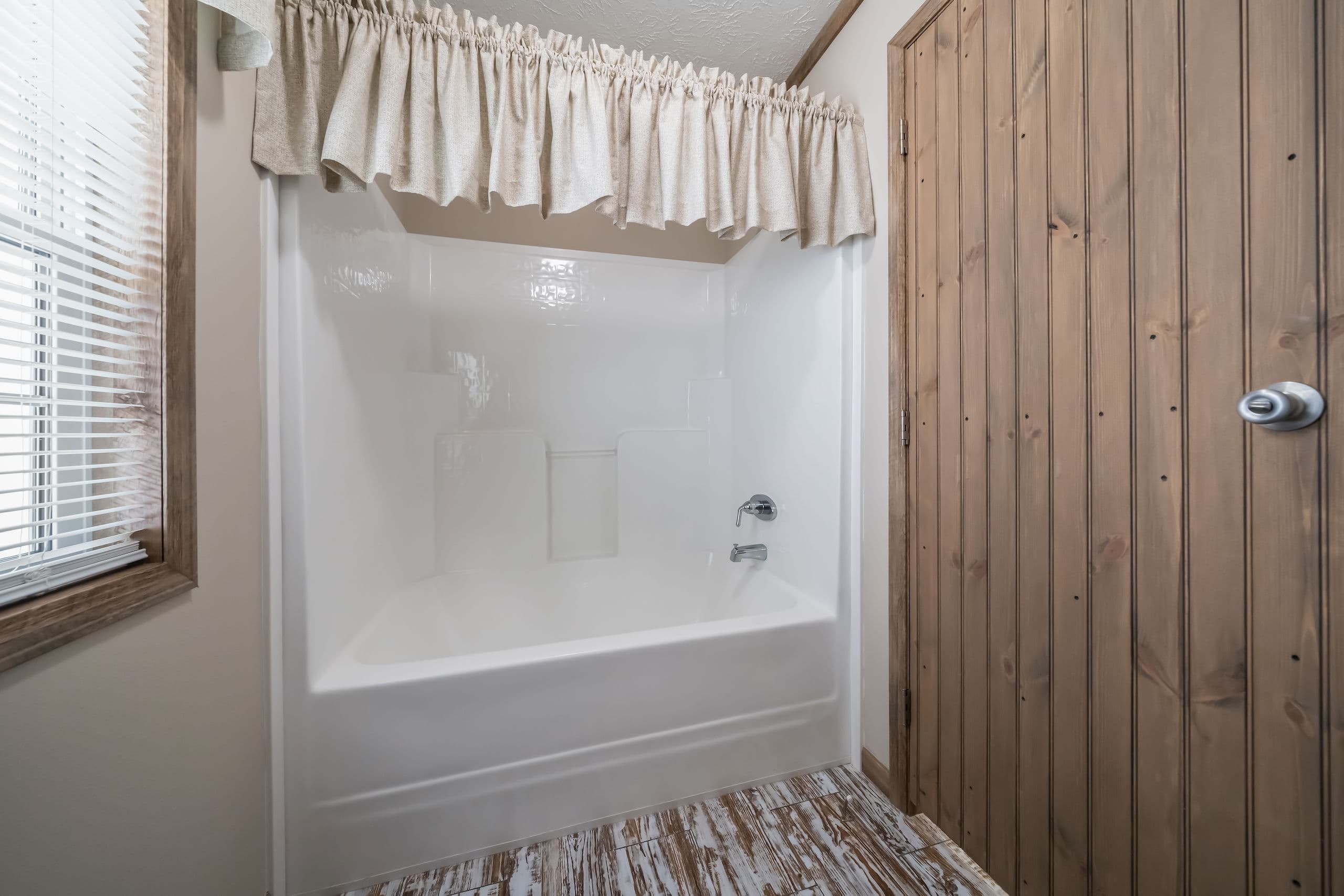 Md-49-32 bathroom home features