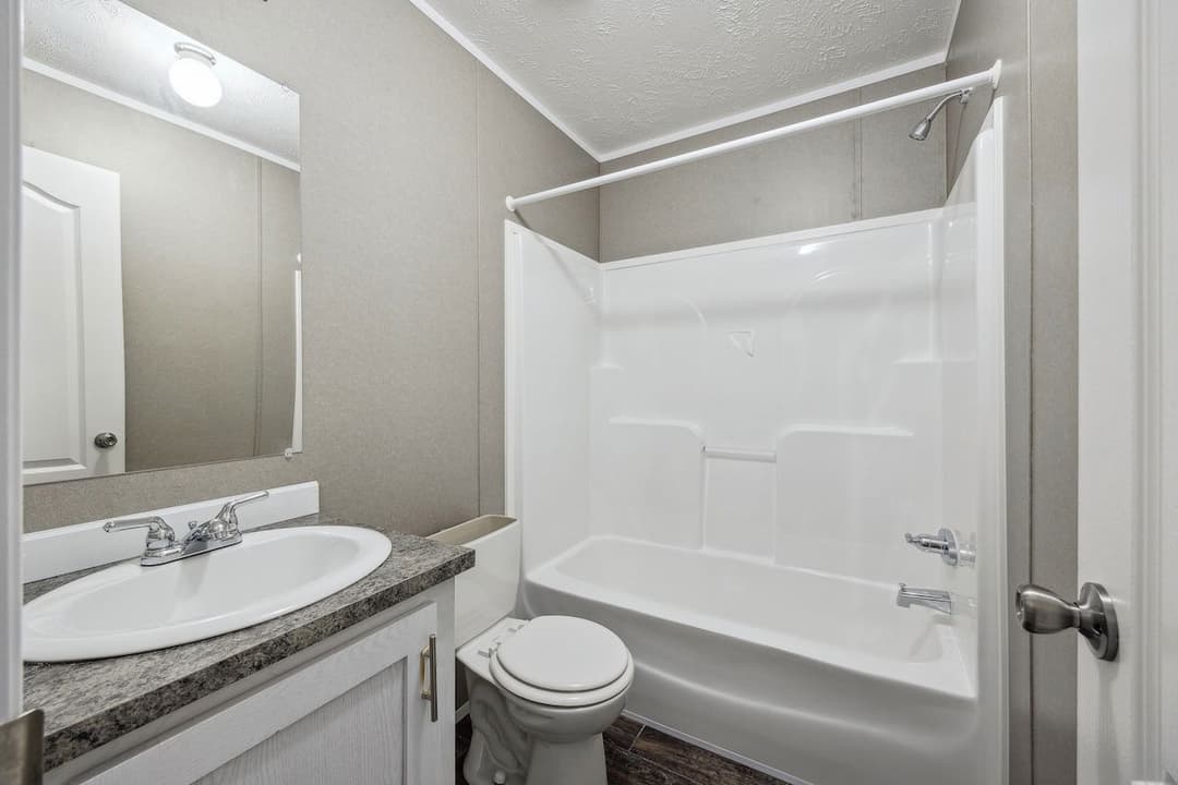 Md-102 bathroom home features