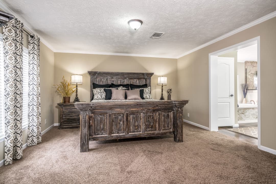 Kb-3242 bedroom home features