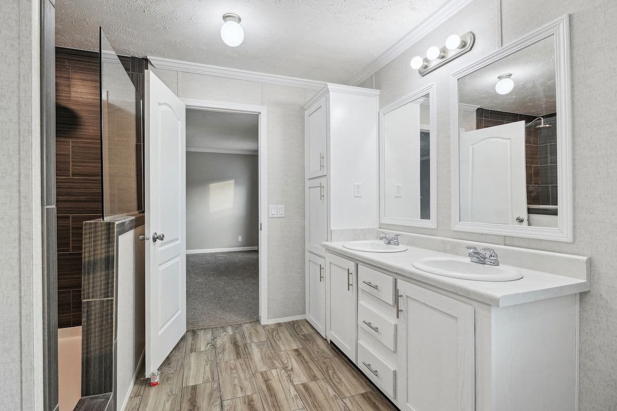 Md-10-32 lynnox bathroom home features