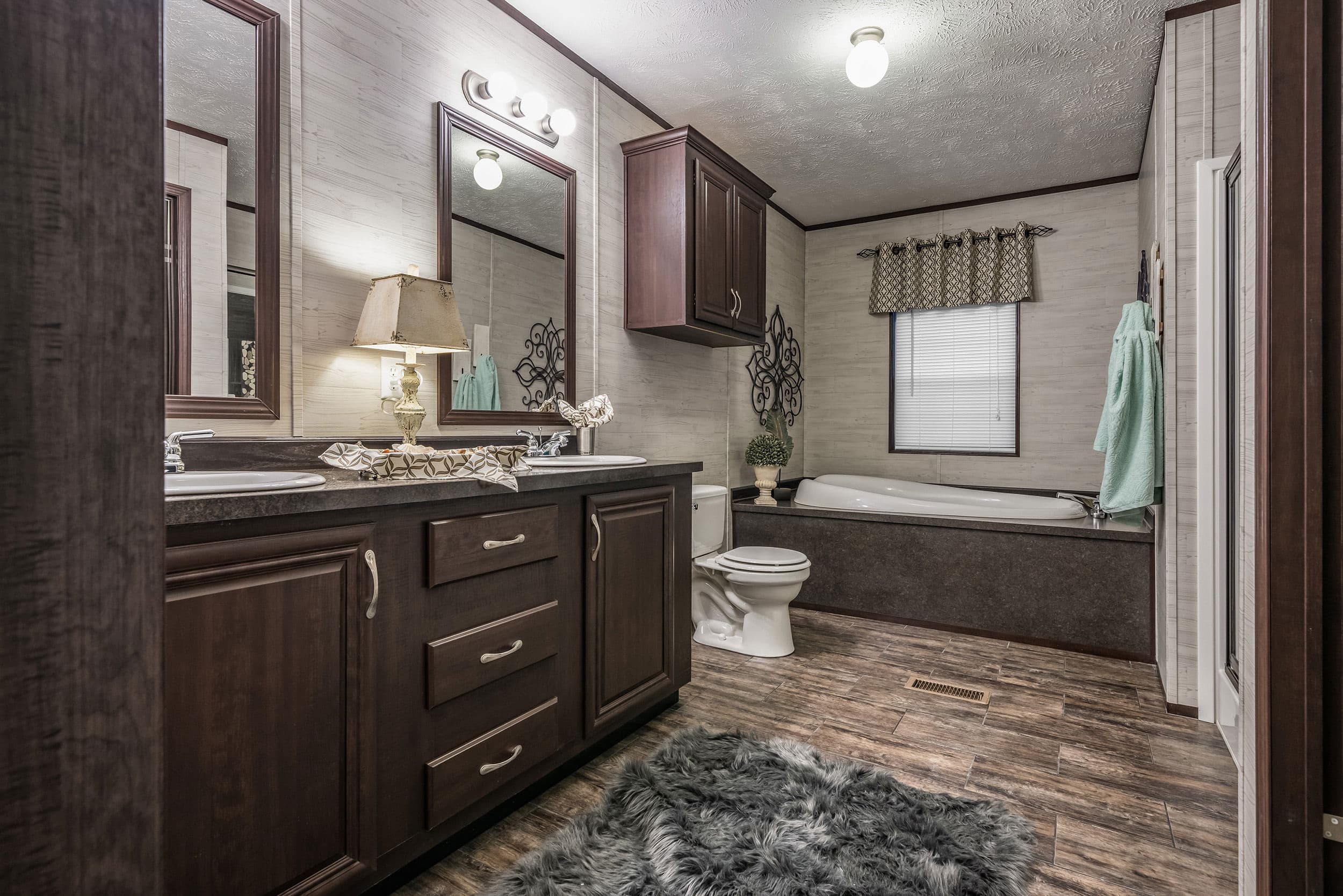 Md-35-32 bathroom home features