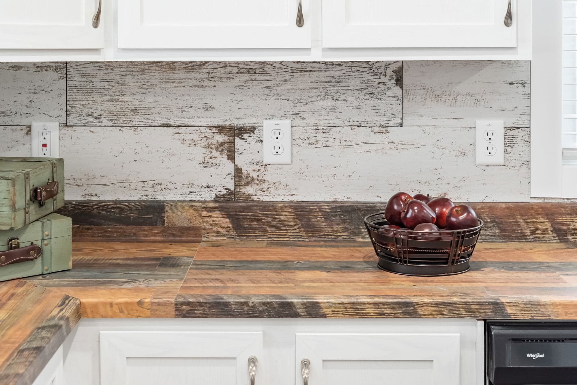 Md-42-32 kitchen home features