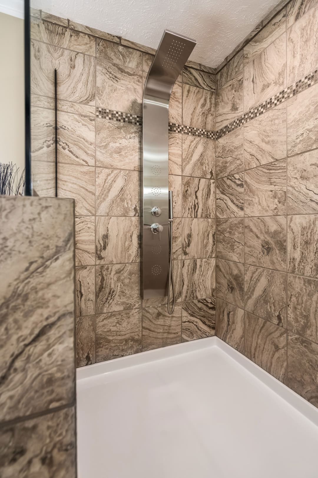 Kb-3242 bathroom home features