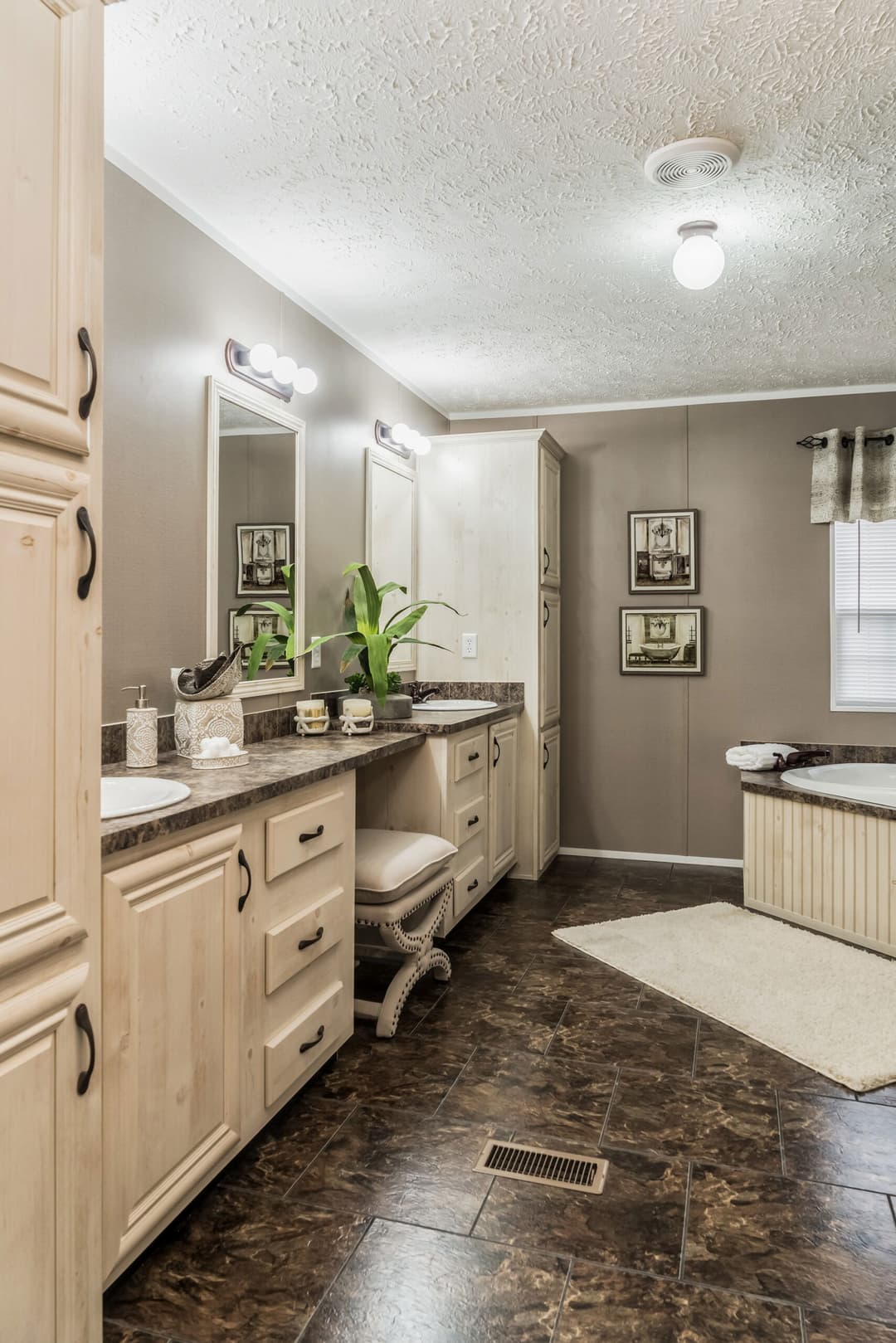 Md-32-32 bathroom home features