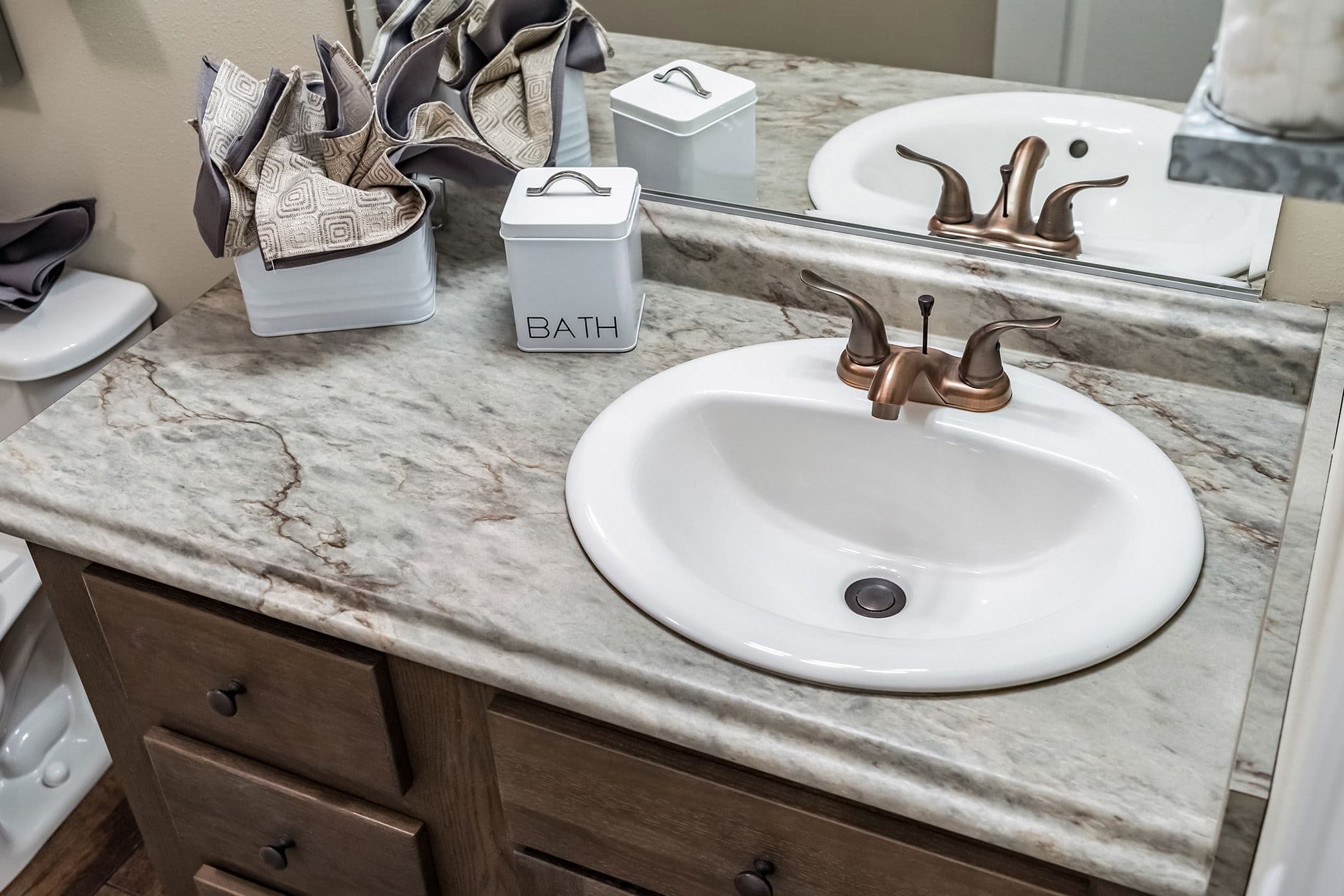 Kb-3245 tiger kat bathroom home features