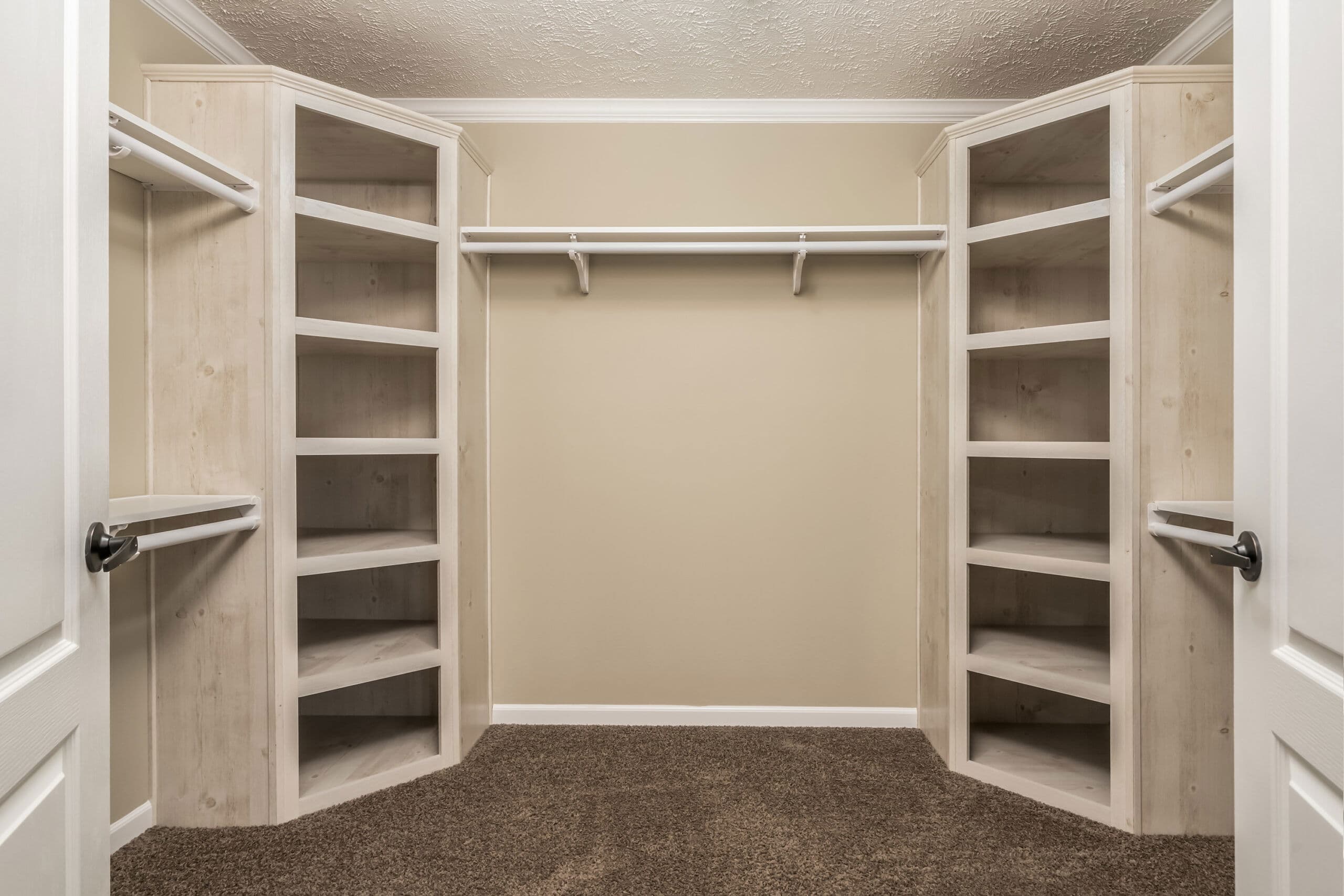 Kb-3242 interior home features