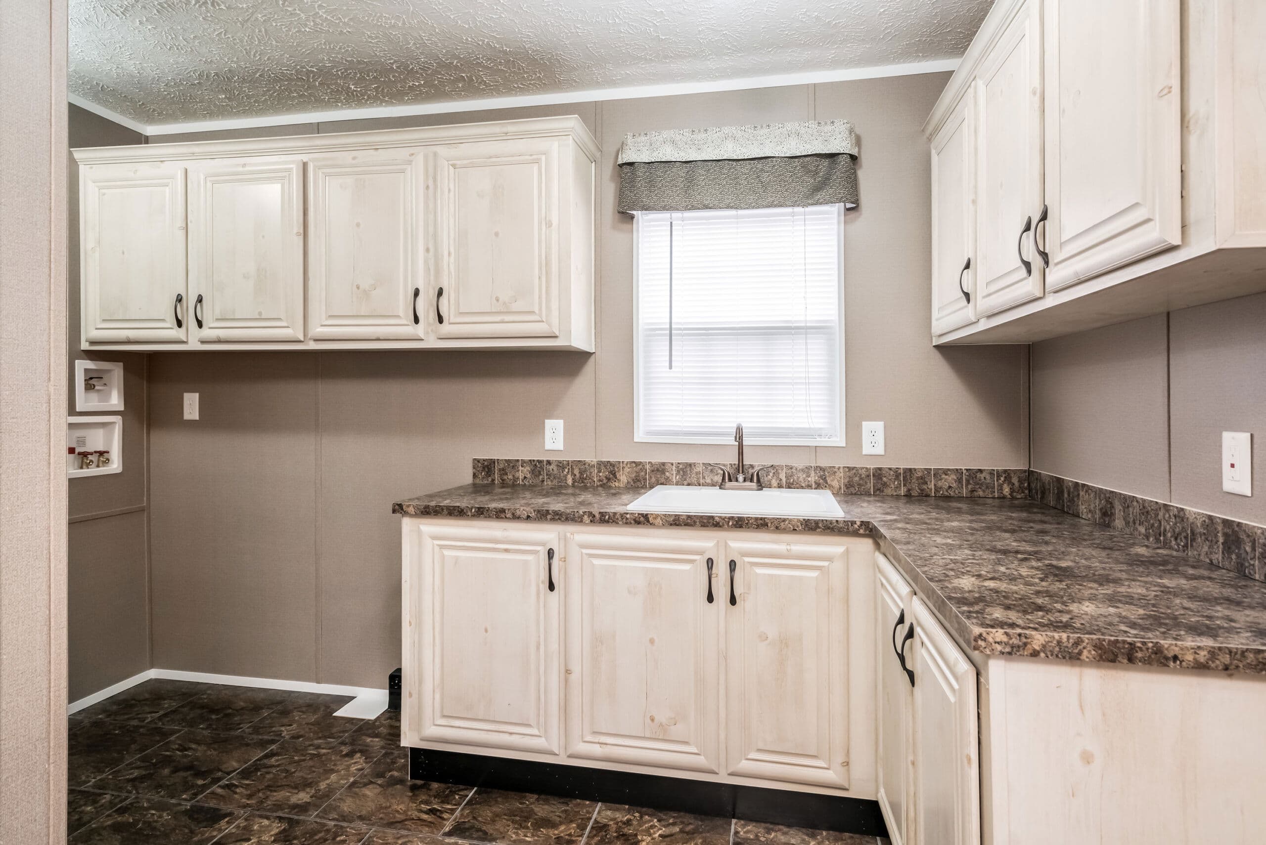 Md-32-32 interior home features