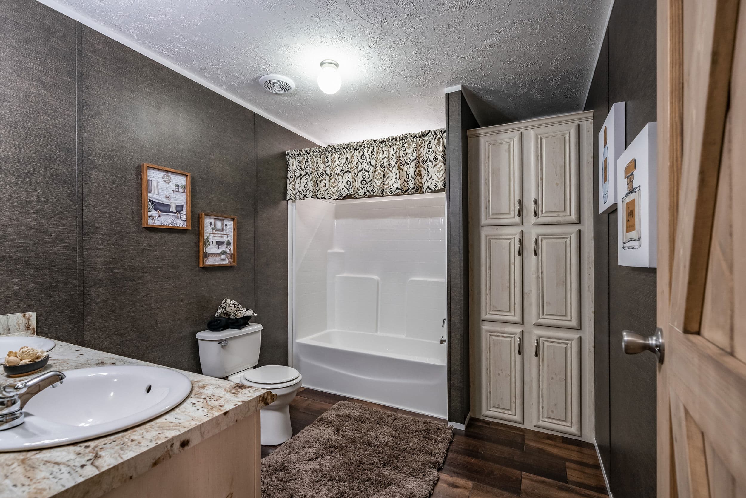 Md-39-32 bathroom home features