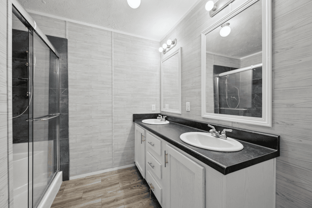 Md-116 lakeside bathroom home features