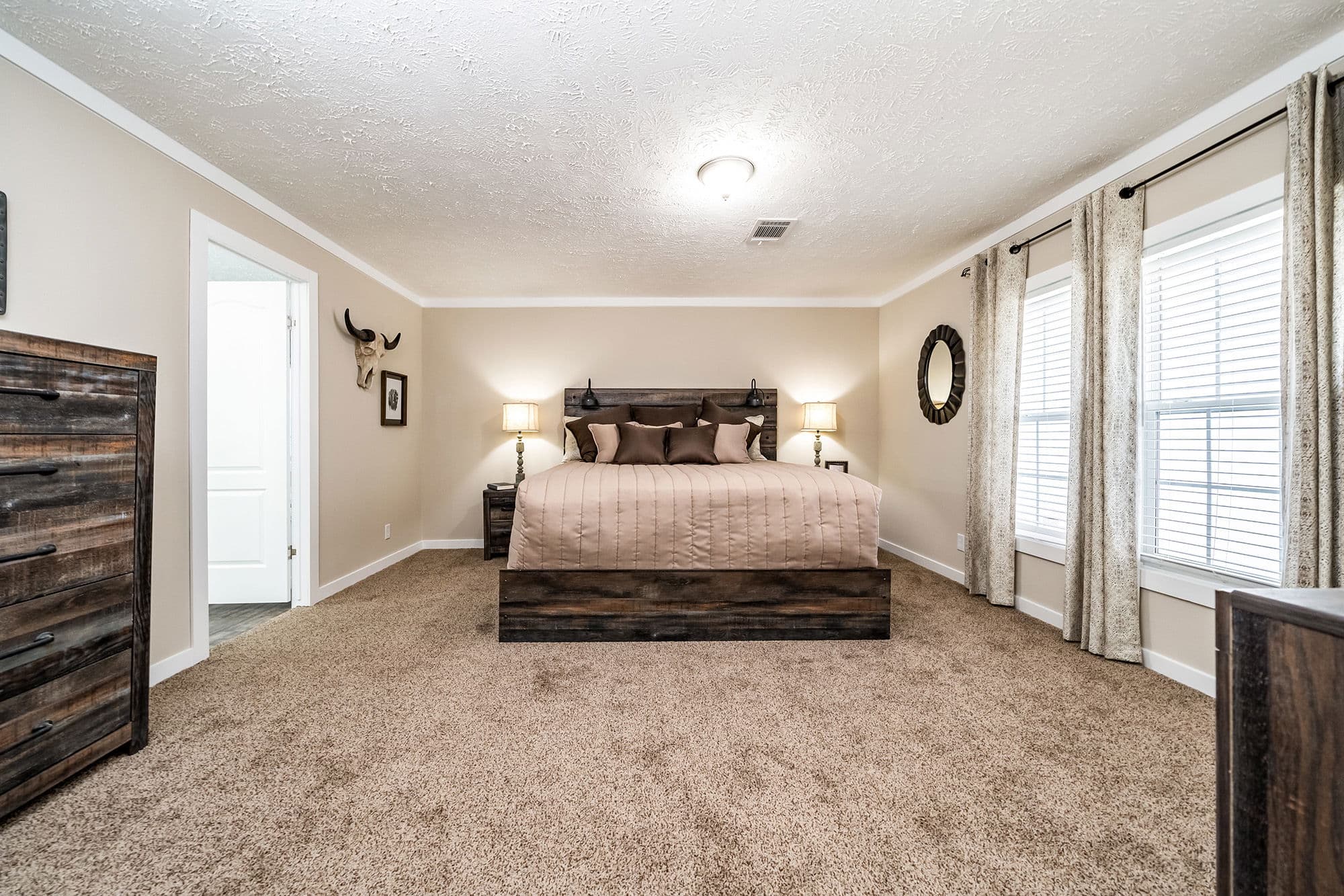 Md-42-32 bedroom home features