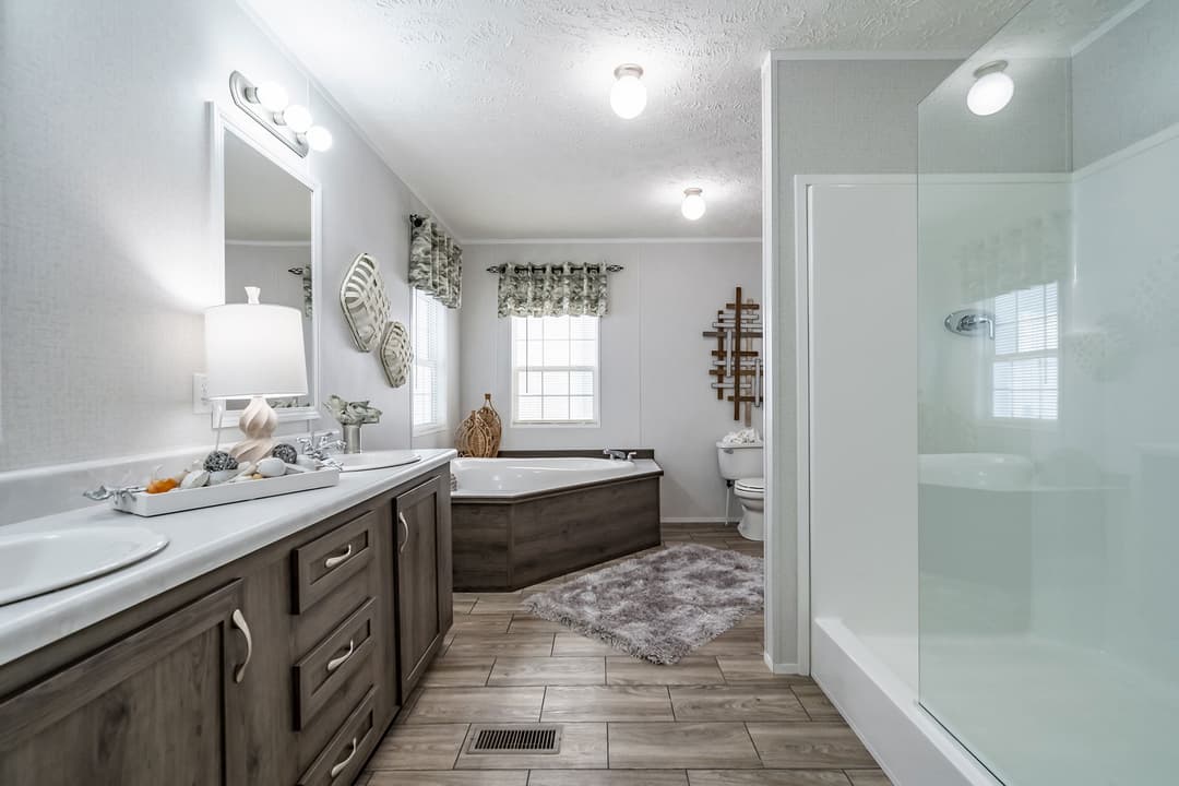 Md-40-32 bathroom home features