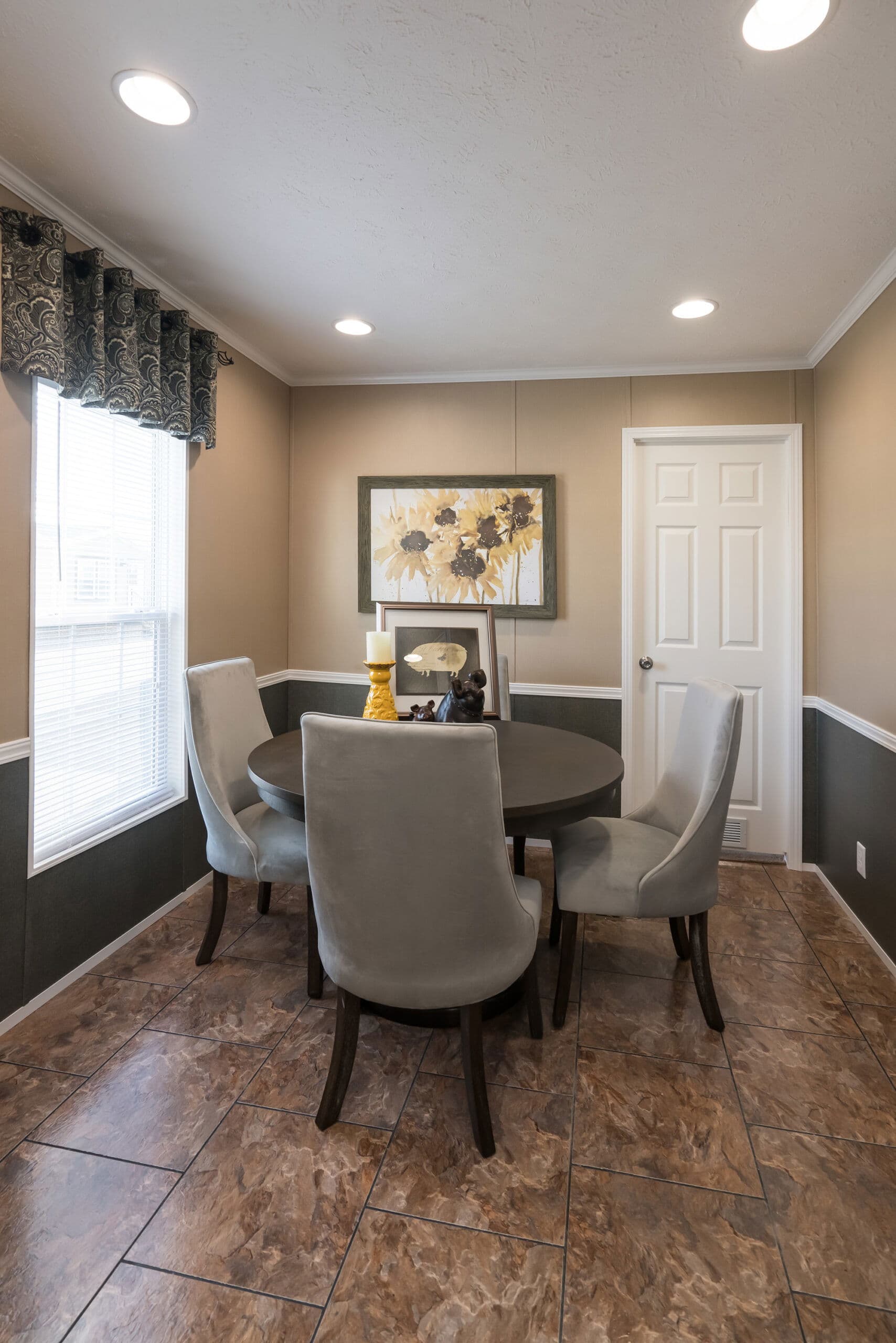 Md-109 interior home features