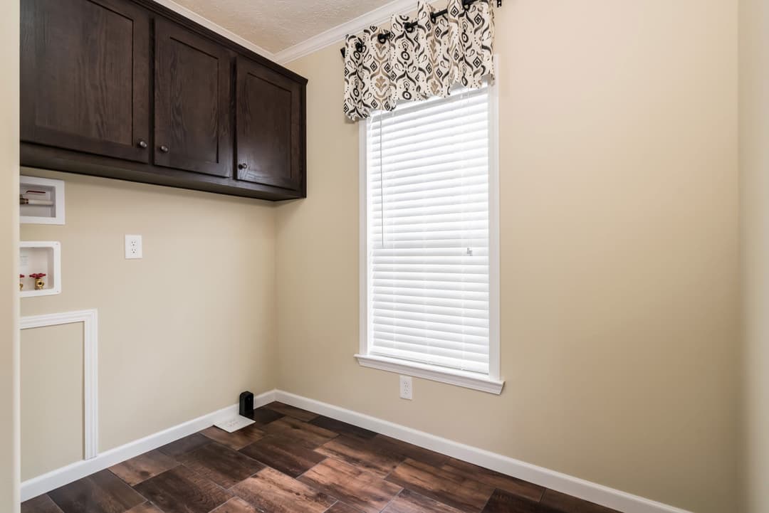 Kb-3241 interior home features