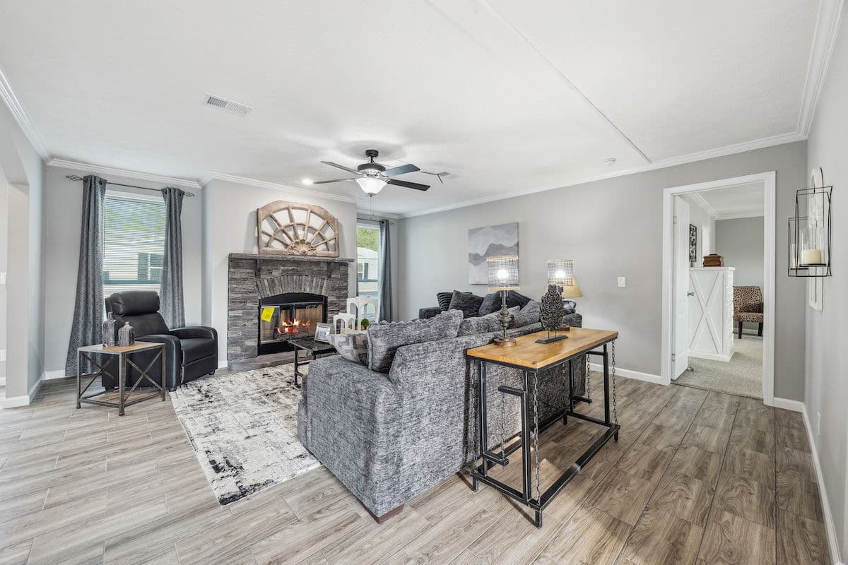 Md-43-32 stagecoach interior home features