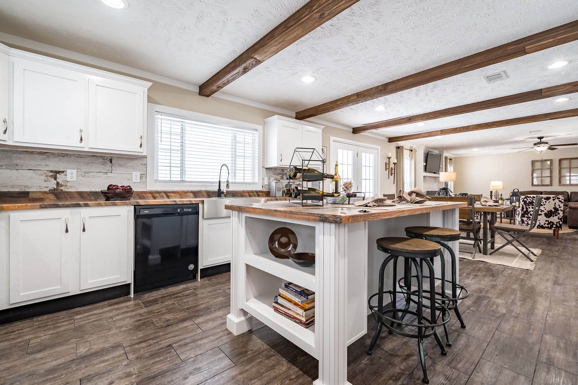 Md-42-32 kitchen home features