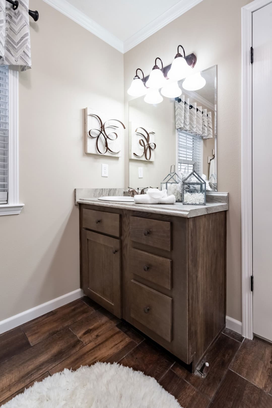 Kb-3245 tiger kat bathroom home features