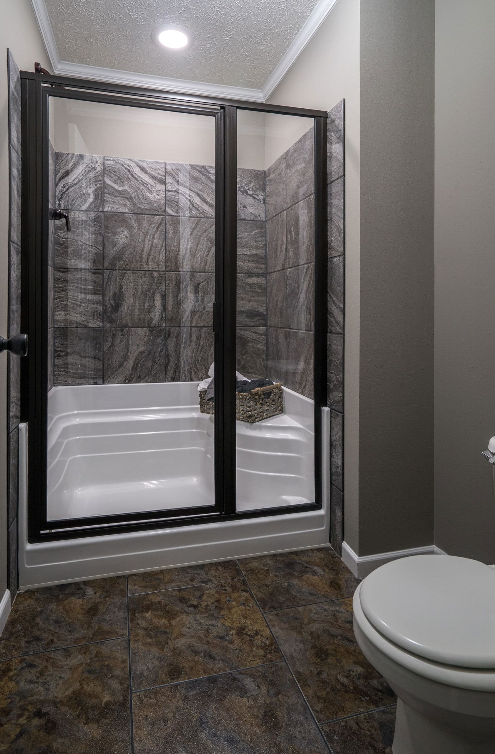 Md-24-32 bathroom home features