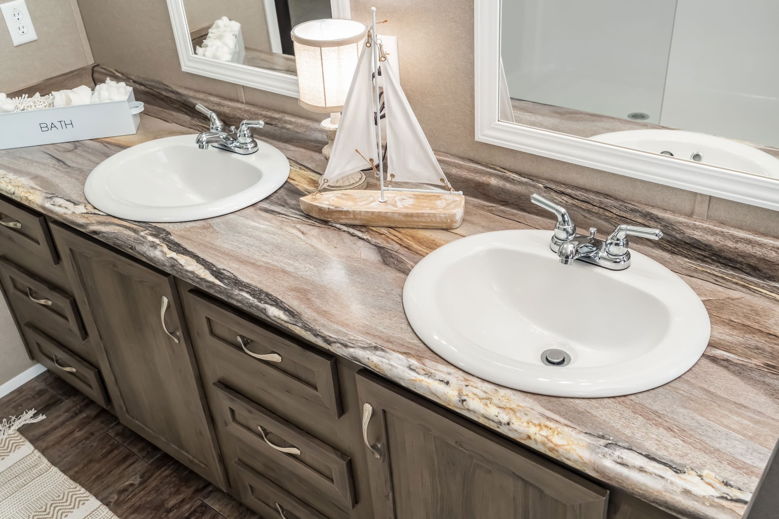 Md-44-32 housecat bathroom home features