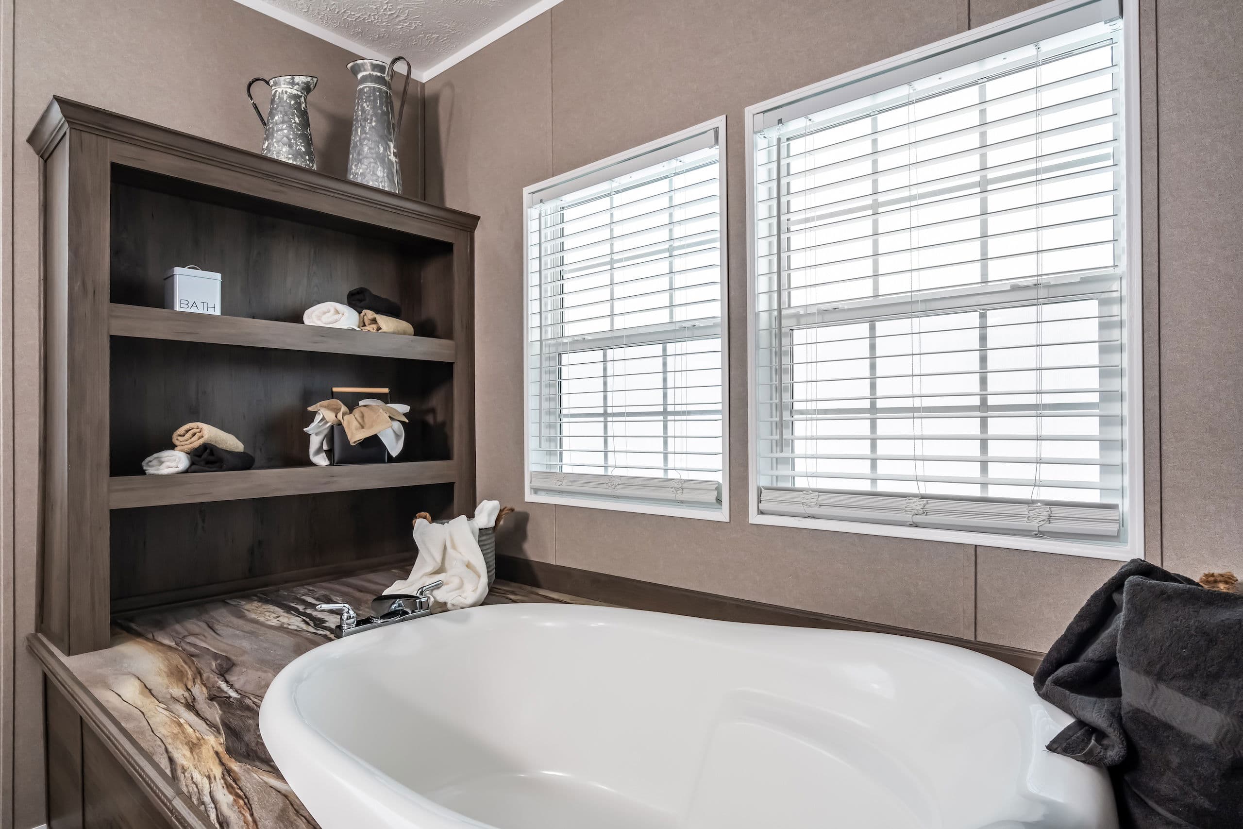 Md-44-32 housecat bathroom home features