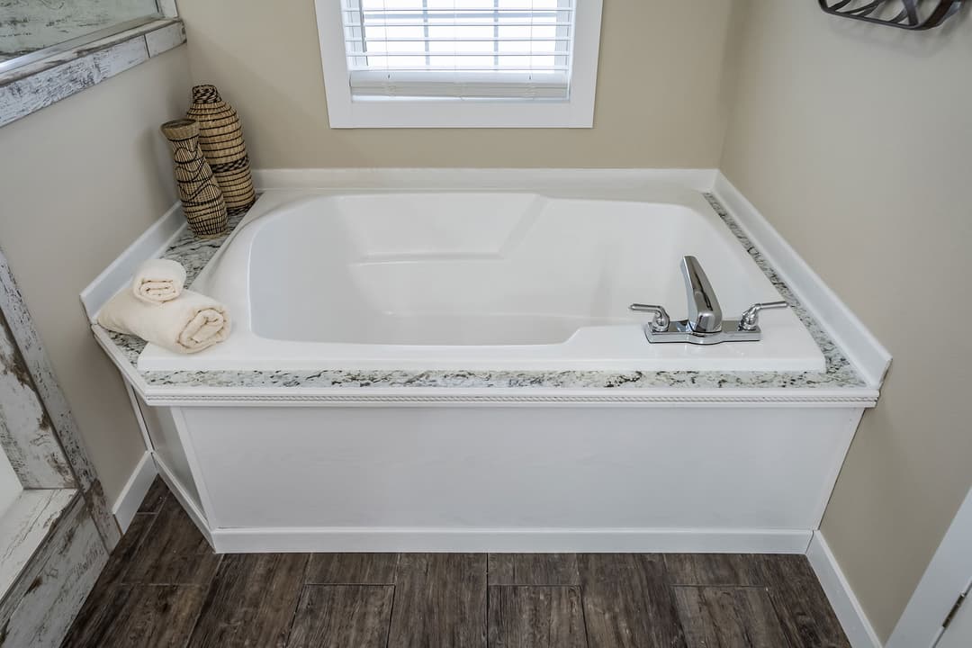 Md-42-32 bathroom home features