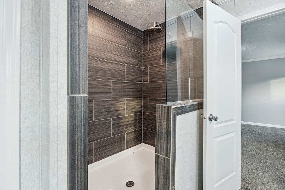 Md-10-32 lynnox bathroom home features