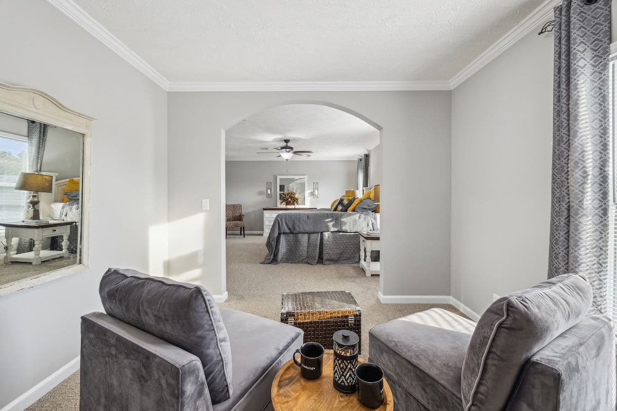 Md-43-32 stagecoach bedroom home features