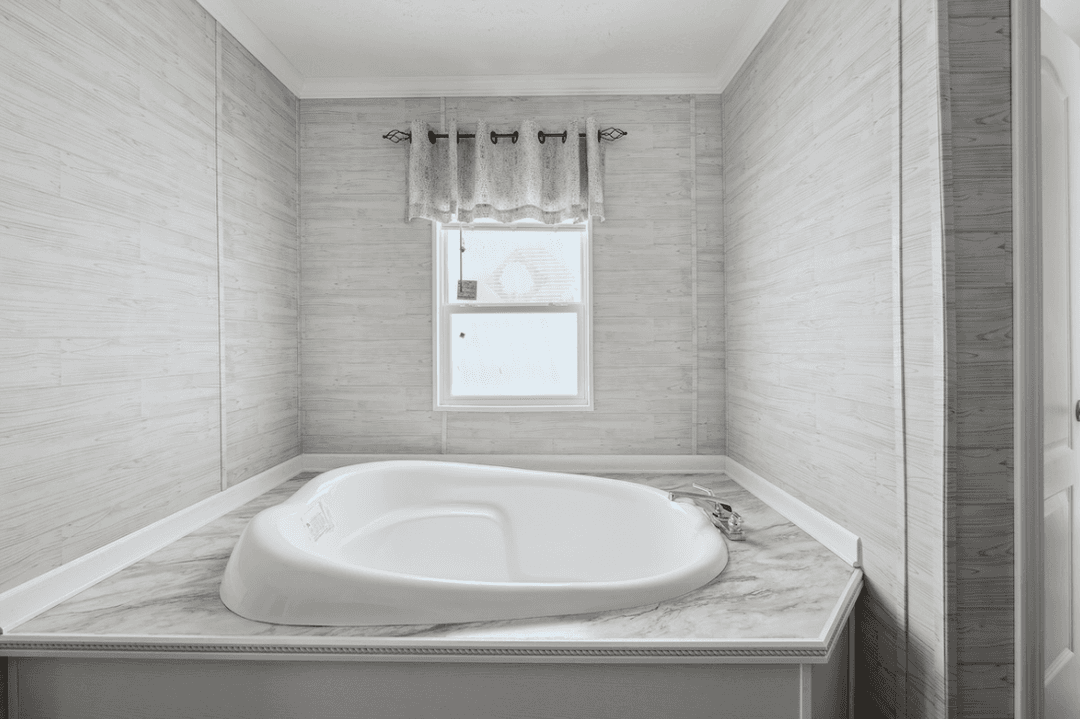 Md-52-32 bathroom home features