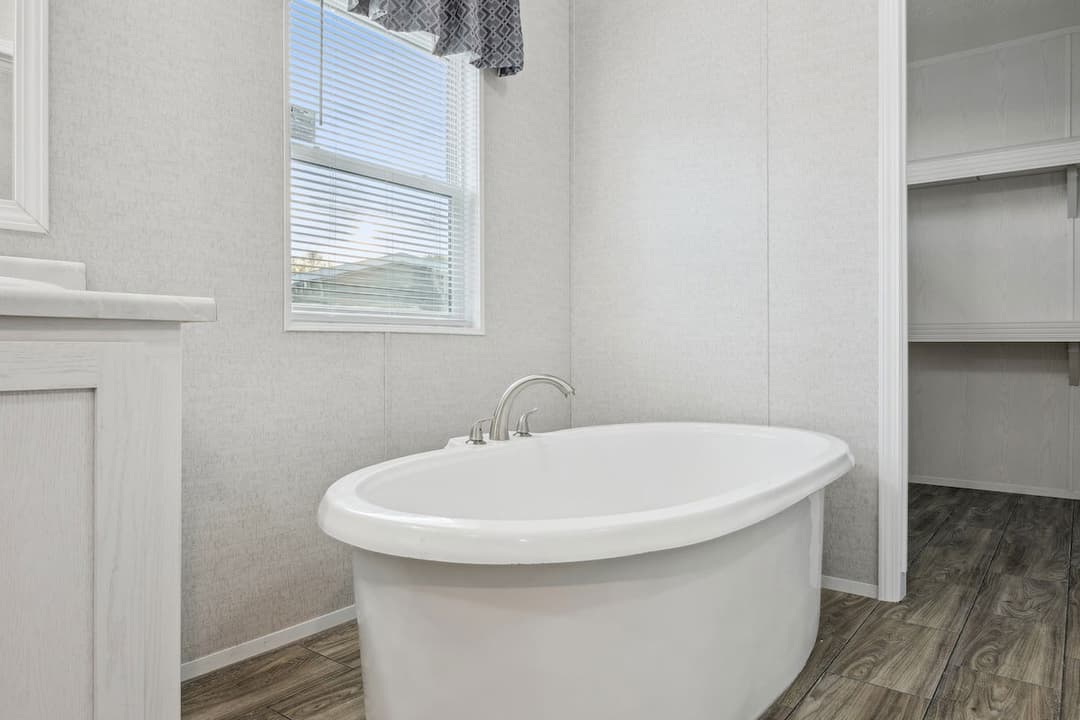 Md-10-32 lynnox bathroom home features