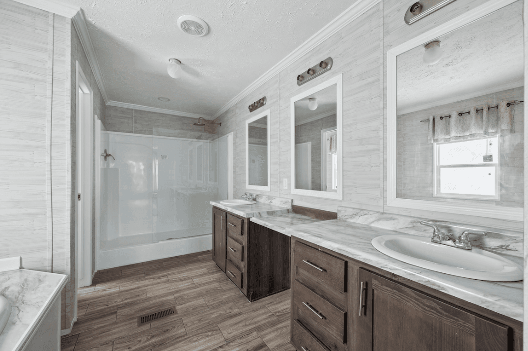 Md-52-32 bathroom home features