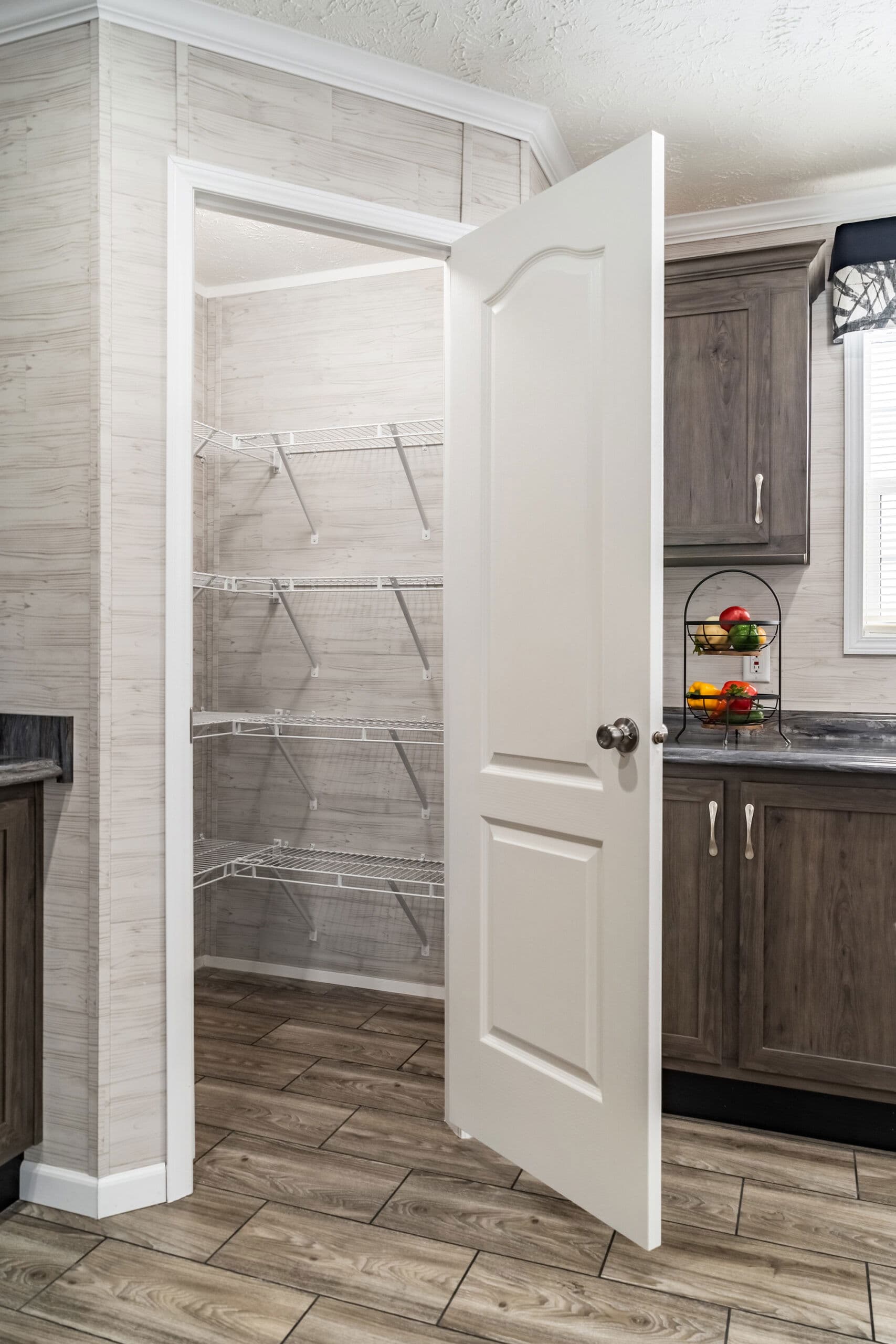 Md-41-32 kitchen home features