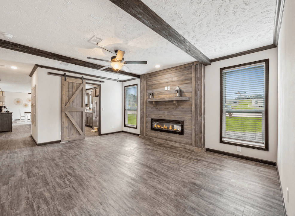 Md-32-76 big red interior home features