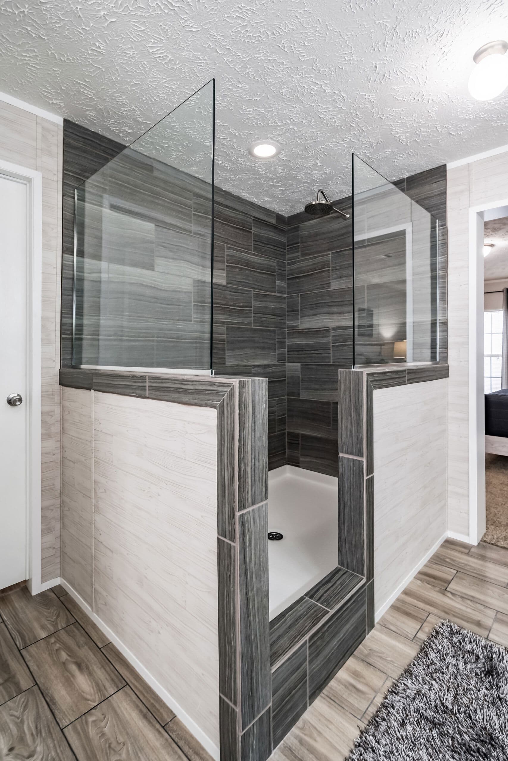 Md-41-32 bathroom home features