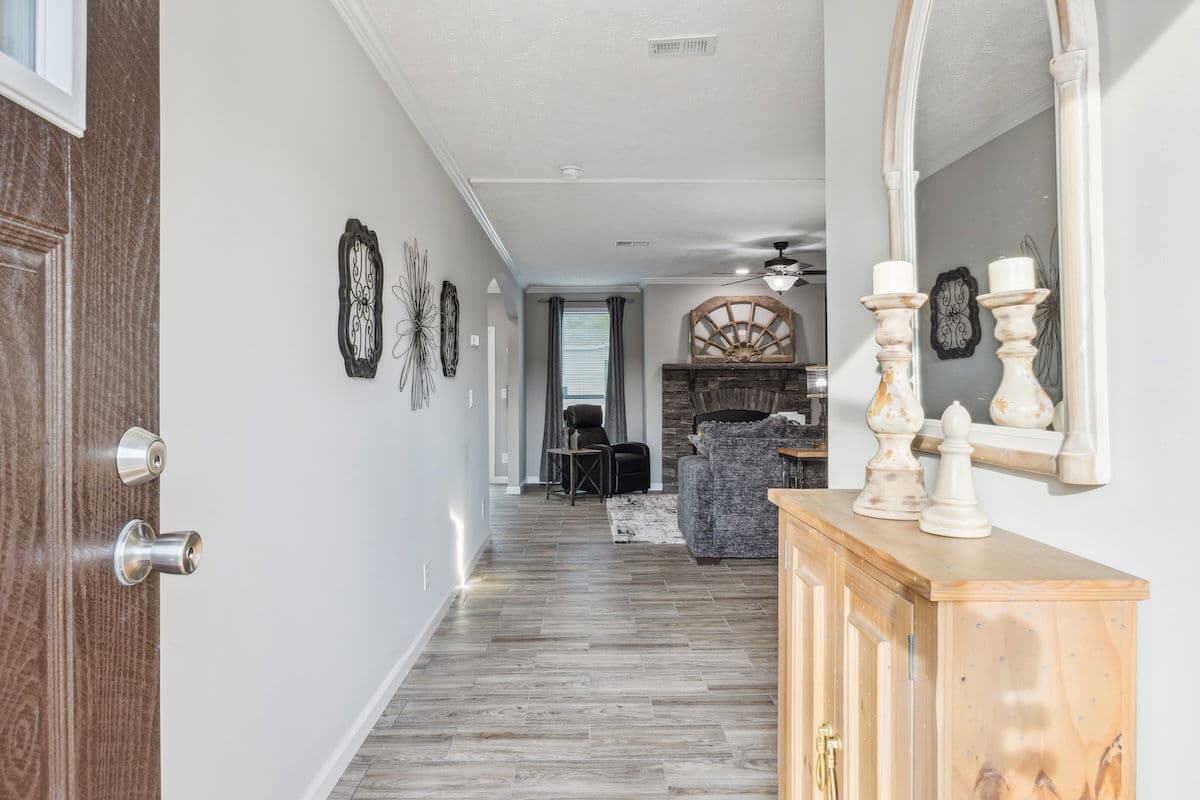 Md-43-32 stagecoach interior home features