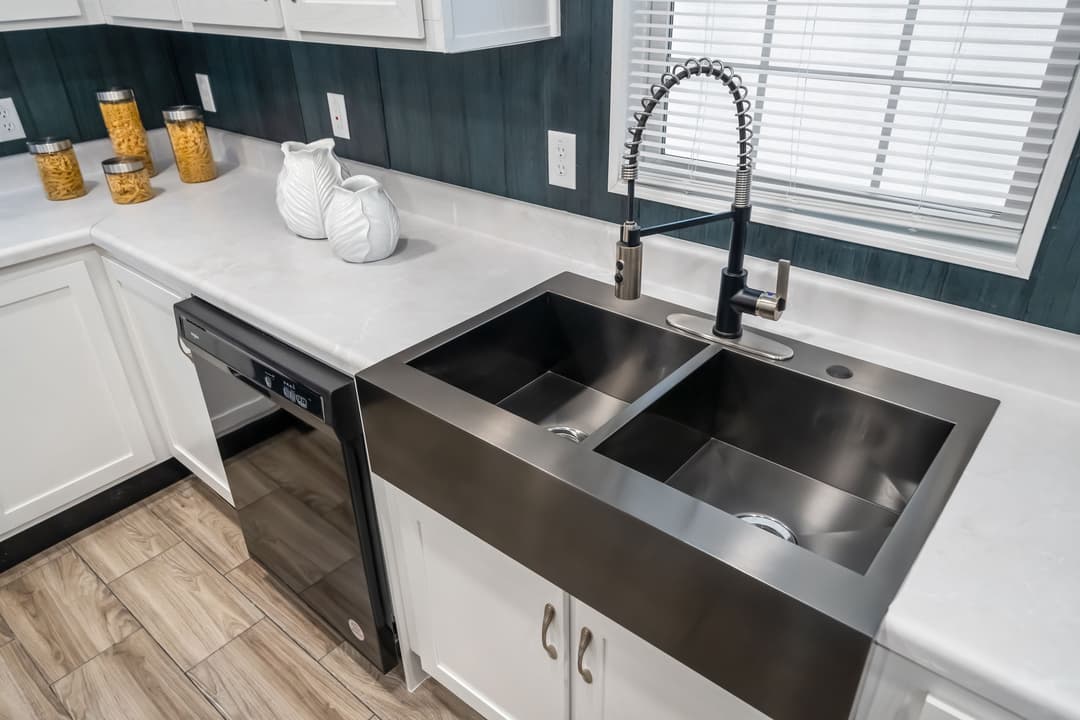 Md-50 kitchen home features