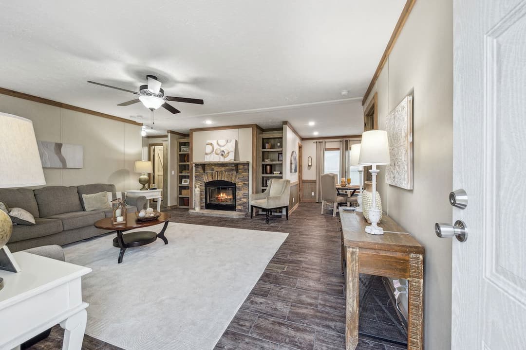 Md-26 rawhide interior home features