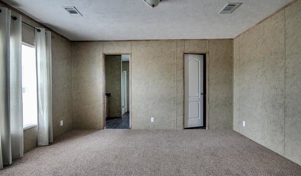 Md-104 bedroom home features